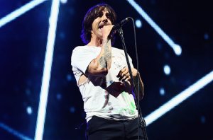 anthony-kiedis-Red-Hot-Chili-Peppers-2014-billboard-650_0